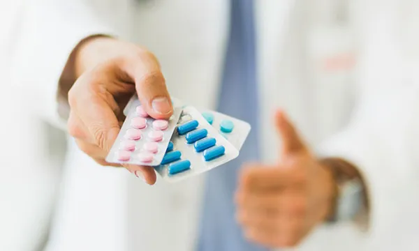 medicina-doctor-batafreepik.jpg