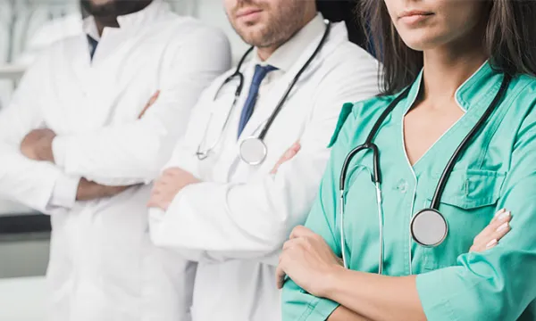 medicos-salud-hospitalfreepik.jpg