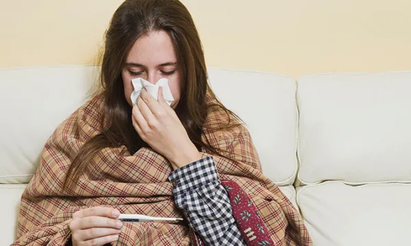 mujer-enferma-resfriadofreepik.jpg