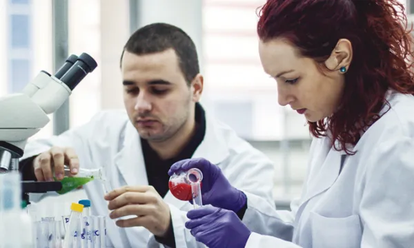 biotecnologicos-medicamentos-tecnologiabigstock-1509241756.jpg