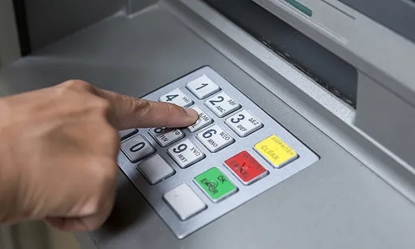 cajero-banco-dinero1big-1509242107.jpg
