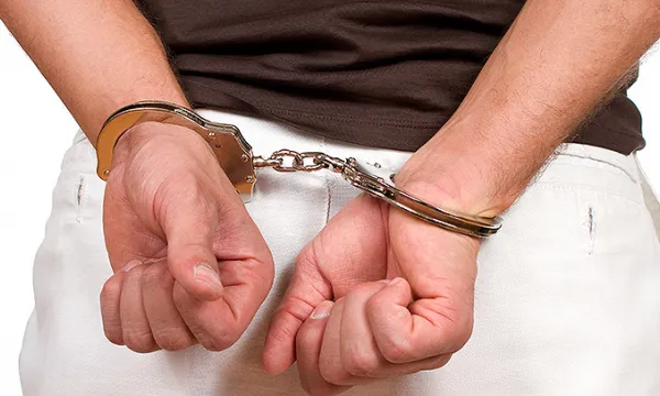 capturado-esposado-detenidoshut-1509241912.jpg
