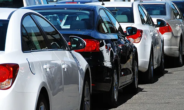 carros-parqueadero-concesionarioshut-1509242137.jpg