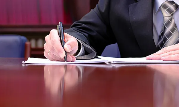 contrato-firma-documento1big-1509242167.jpg