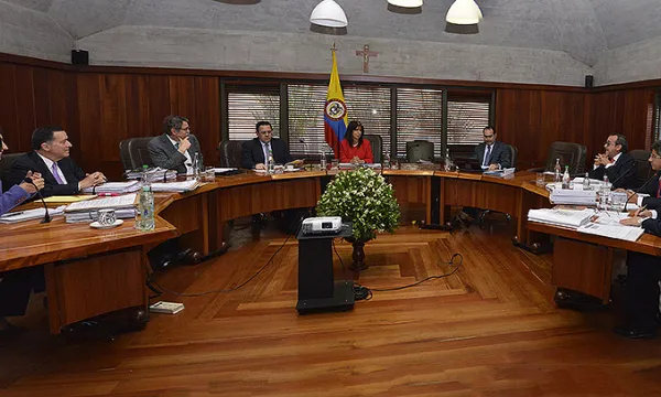 corte-constitucional-sala20plena-magistrados1hp-1509242110.jpg