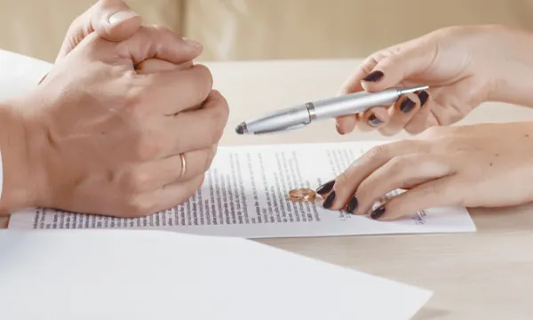 divorsio-parejas-infidelidadbigstock-1509241652.jpg
