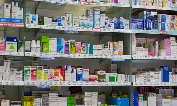drogueria-medicamento-farmacia1big-1509241612.jpg