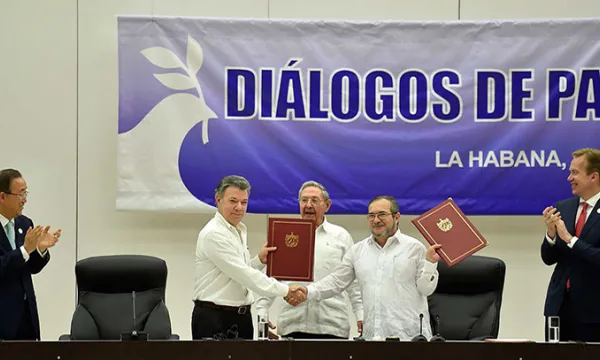 firma-acuerdos-pazfarcpres-1509242172.jpg