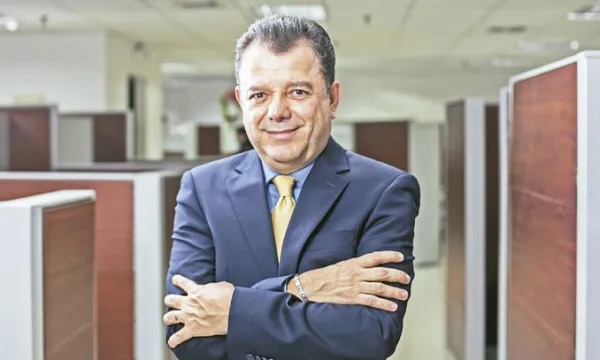francisco-alirio-sernacamaralucida-1509241857.jpg