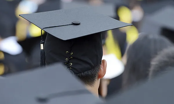 grados-universitarios-birretethink-1509241696.jpg