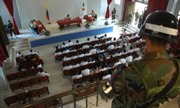 medi-110812-02-militares-1509244229.jpg