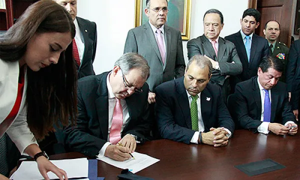 medi-150724firmaproyecto20procu-1509242659.jpg