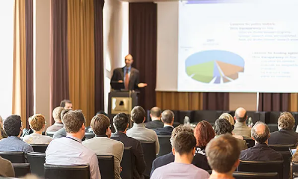 medi-150930academia-1509242545.jpg