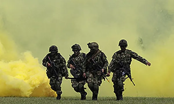 medi120910militares1-1509243921.jpg