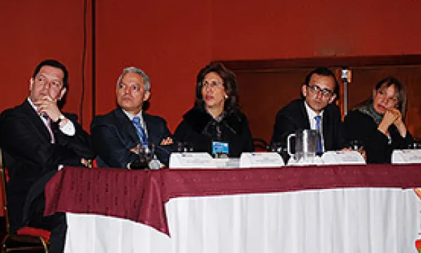 medi141106academia1-1509243215.jpg