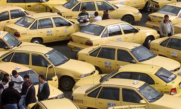medi151103taxis20reujpg-1509242839.jpg