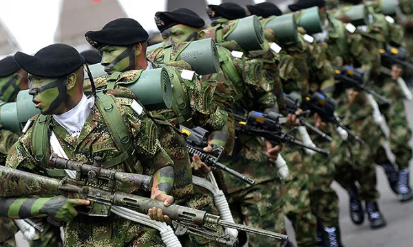 militares-desfile-soldadospre-1509242165.jpg