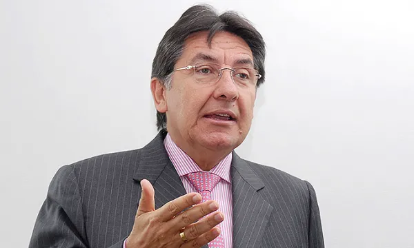 nestor20humberto20martinez1hp-1509241824.jpg