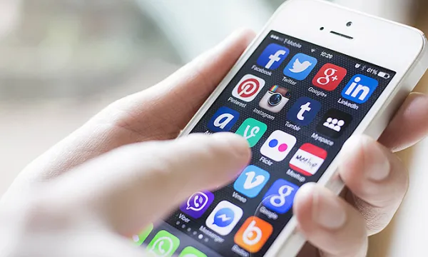 redessociales-celular-internetbig-1509241622.jpg
