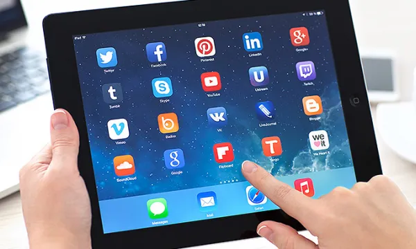 redessociales-tableta-internetbig-1509242082.jpg