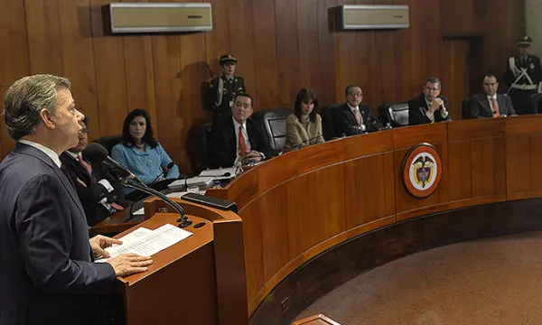 santos-corteconstitucional-plebiscitopres-1509242138.jpg