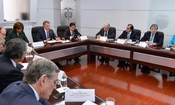 santosuribe-procesodepazpresidencia-1509241995.jpg