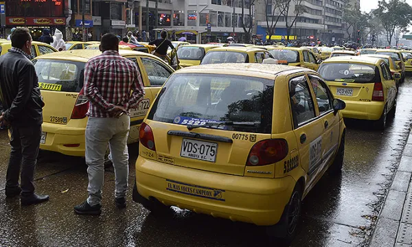 taxis-paro-bloqueo-bogotahp-1509242203.jpg