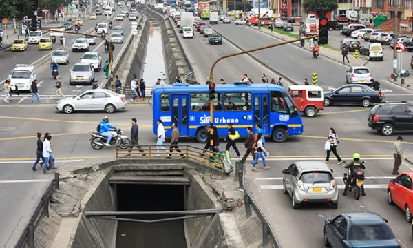 transito-avenida-via-01jose-patino-1509241723.jpg