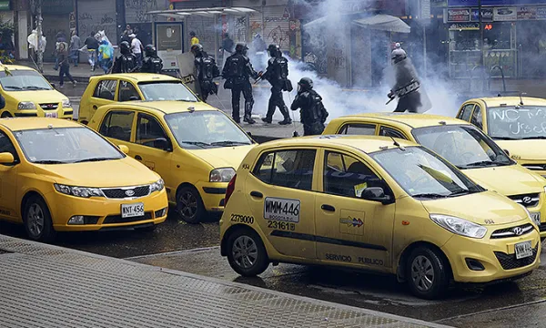 taxis-paro-bloqueo-bogota1hp.jpg