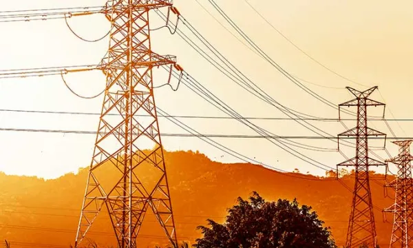 torre-energia-electricafreepik.jpg
