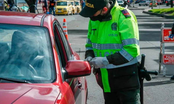 transito-policia-carro.jpg