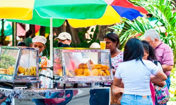 vendedores-ambulantes-empanadasbigstock.jpg
