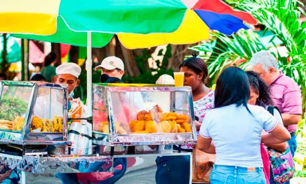 vendedores-ambulantes-empanadasbigstock.jpg
