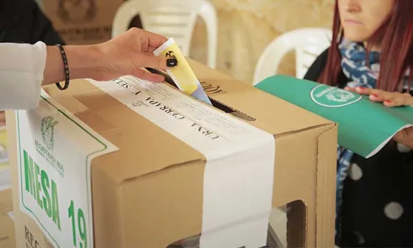 votaciones-mesa-voto.jpg