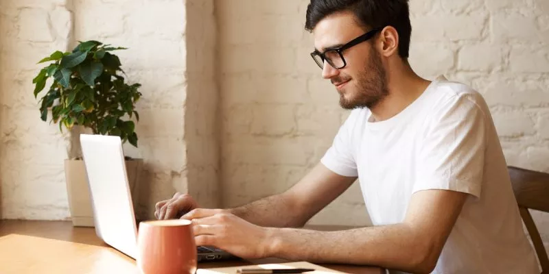 Autorización del autor o titular respecto de una forma de uso de una obra no se extiende a las demás (Freepik)