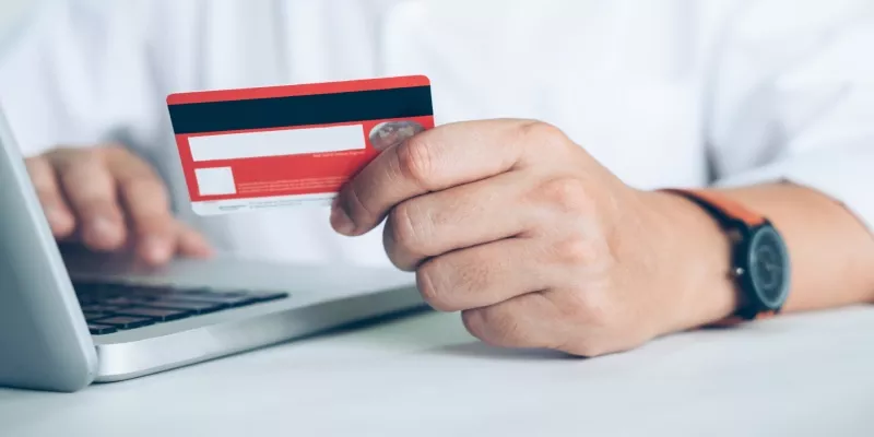 Préstamos a través de tarjetas de crédito no son exclusivos de las vigiladas por la Superintendencia Financiera (Freepik)