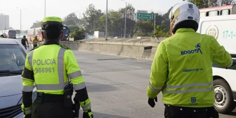 Este es el procedimiento que debe adelantar un agente de tránsito ante una presunta infracción (Freepik)