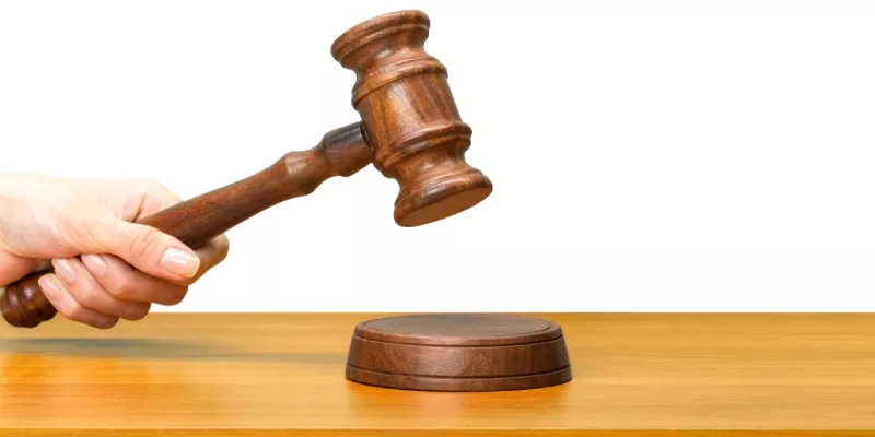 Destituyen a juez por mora en su obligación de administrar justicia (Freepik)