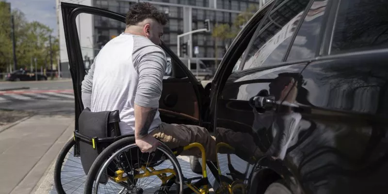 Discapacidad-conducir-limitación(freepik)