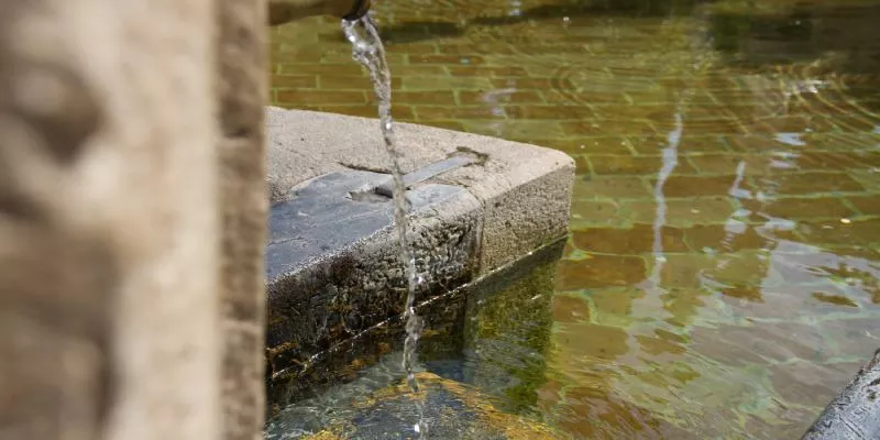 Usuarios de un acueducto veredal pueden hacer aportes para el arreglo de las vías, si así se estableció en los estatutos (Freepik)