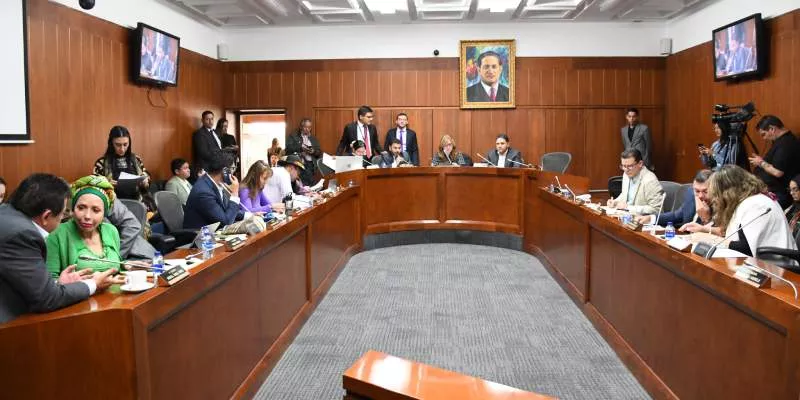 Por falta de cuórum levantan debate de la reforma pensional (TW Comisión 7)