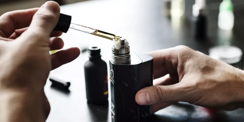 Buscan desincentivar el uso de tabaco y de vapeadores aumentando sus impuestos (Rawpixel)