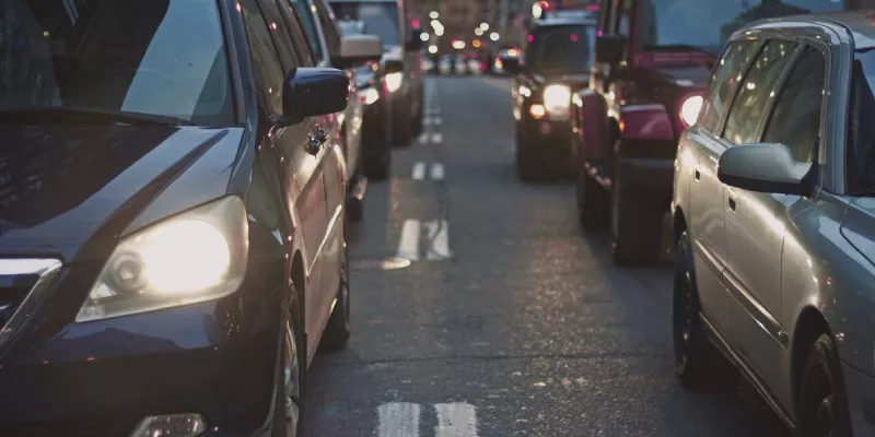 carros-conduccion (rawpixel)