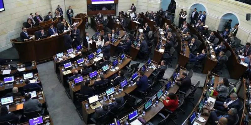 Lista ponencia para último debate al proyecto que prohibirá las marcas de gobierno (Senado)