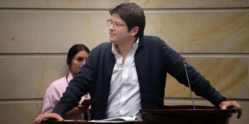 Buscan prohibir que parejas y familiares de alcaldes y gobernadores puedan ser senadores (Senado)
