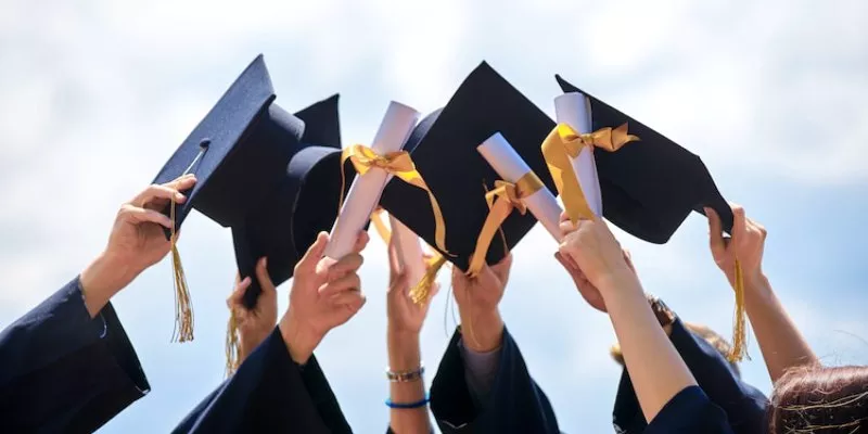 Avanza el proyecto para agilizar el reconocimiento de títulos de educación superior en el exterior (Freepik)