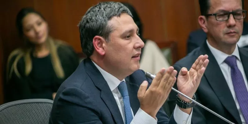 “Los problemas en la dominancia del mercado no son tema de esta cartera”, ministro TIC en debate subasta 5G (Senado)