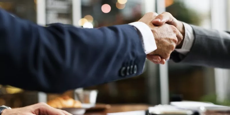Arbitraje como mecanismo alternativo de solución de conflictos, una apuesta del Ejecutivo (Rawpixel)