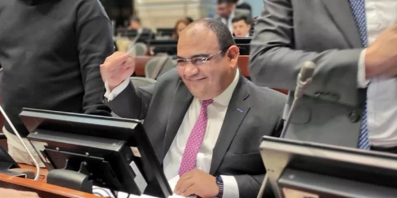 Radican reforma a la Ley de Justicia y Paz (Senado)