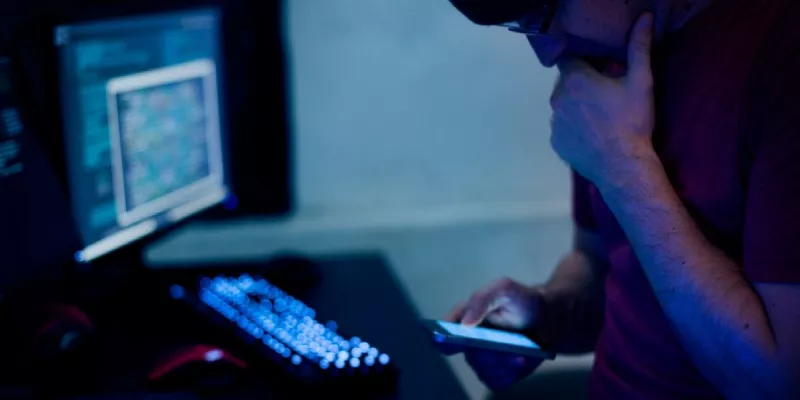 Plenaria del Senado aprueba iniciativa que establece la violencia digital de género (Rawpixel)